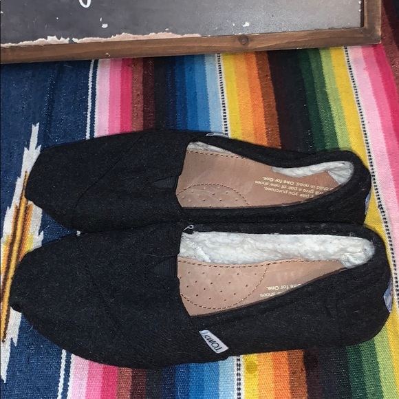 Toms Shoes - Black Toms 👽